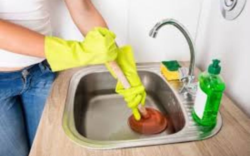 cách tự thông cống nghẹt tại nhà